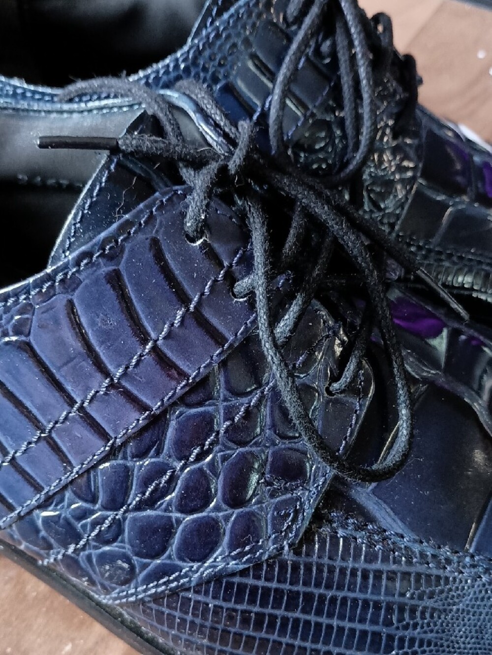 Men's Croc-Embossed Navy Lace-Up Derby Shoes - Picture 4 of 7